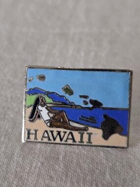 Vintage MAFCO Hawaii Enamel Lapel Pin